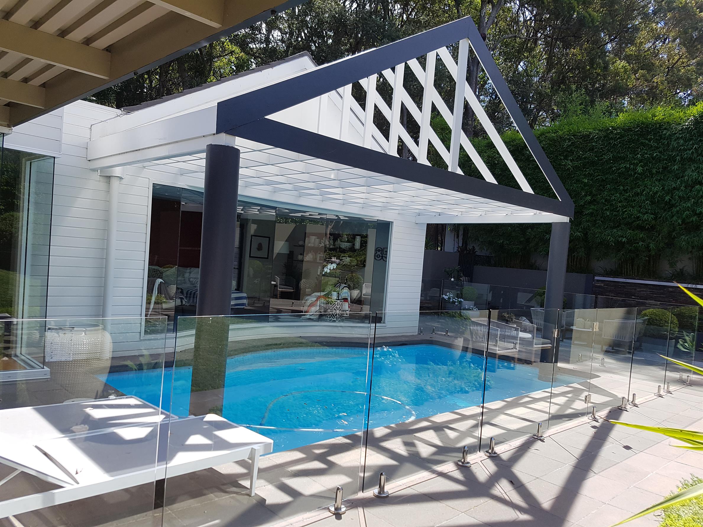 7 Tips For Homeowners To Improve Their Property With Glass Pool Fencing & Balustrades